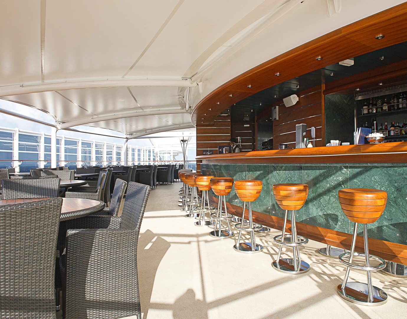 MSC Divina Bar 