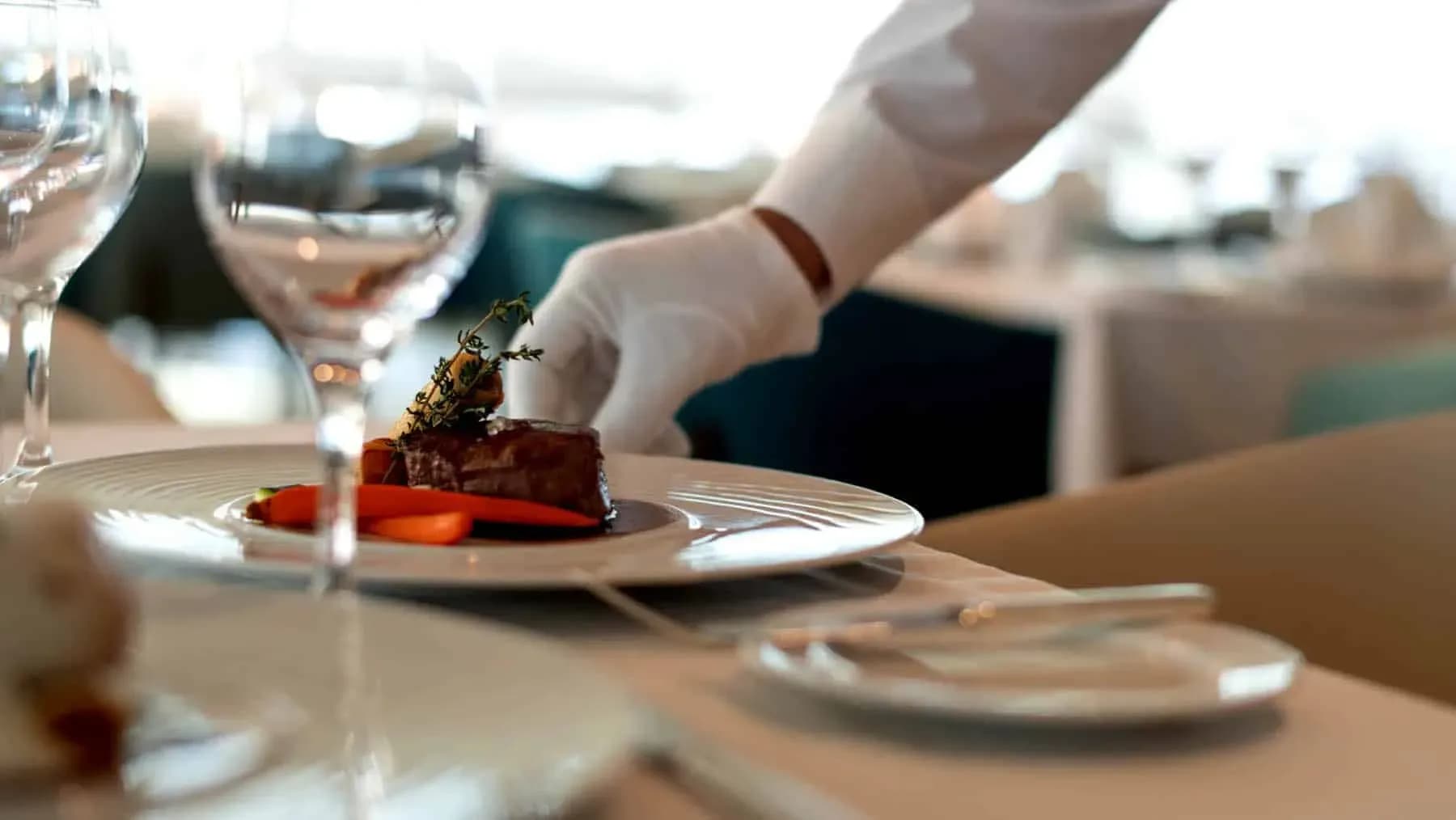 Ponant restaurant and dining