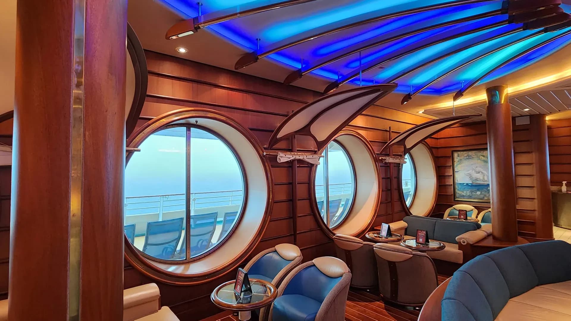 Freedom of the seas, Schooner Bar