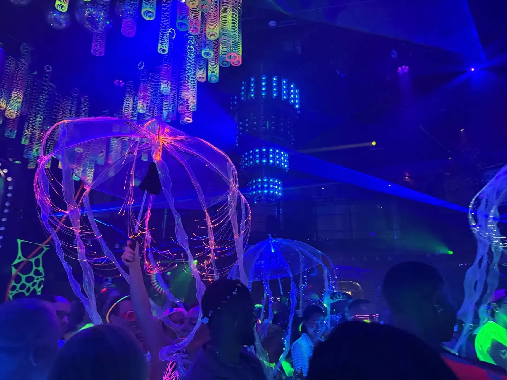 Virgin voyage briliant lady entertainment
