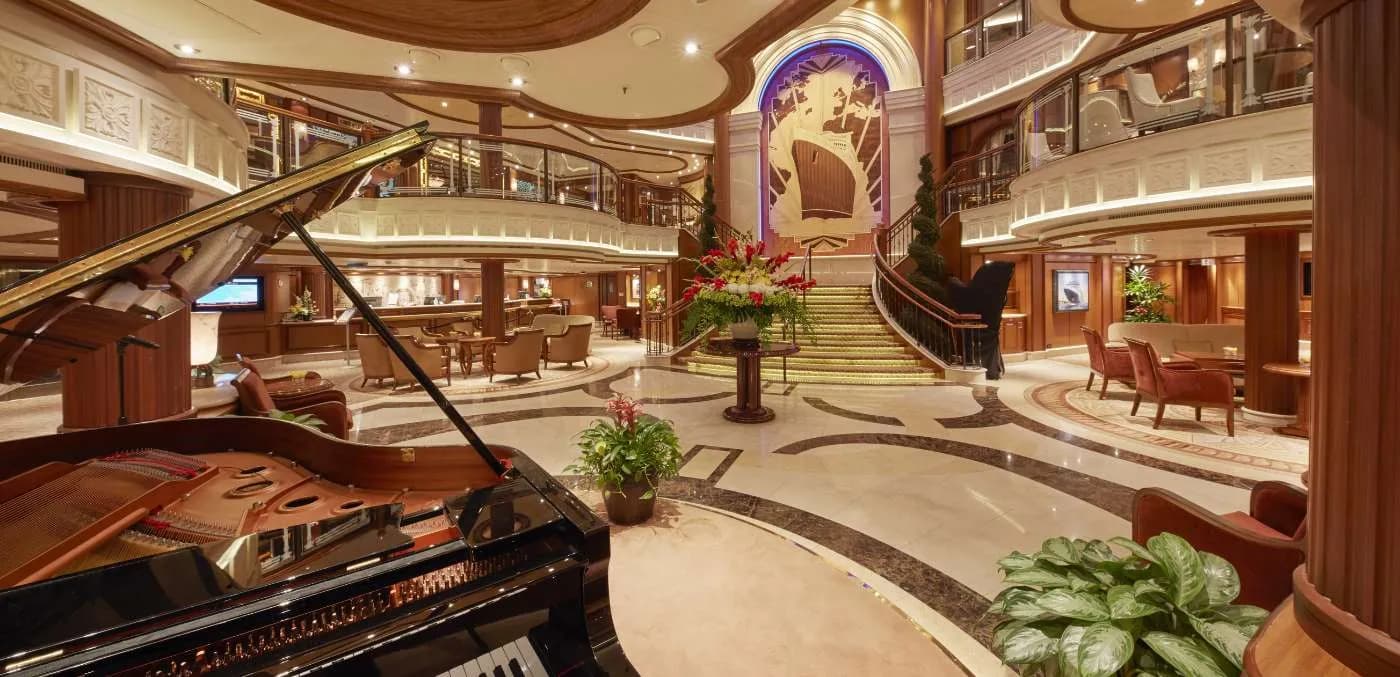 Queen Elizabeth Cunard Entertainment 