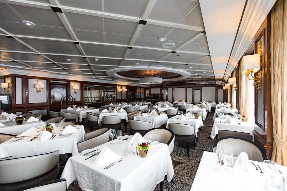 azamara food and restaurant