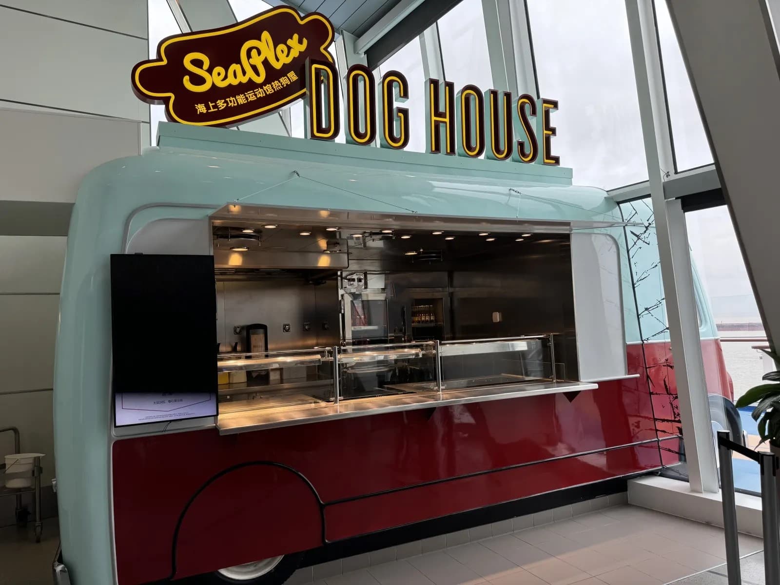 Spectrum of the Seas Dining 