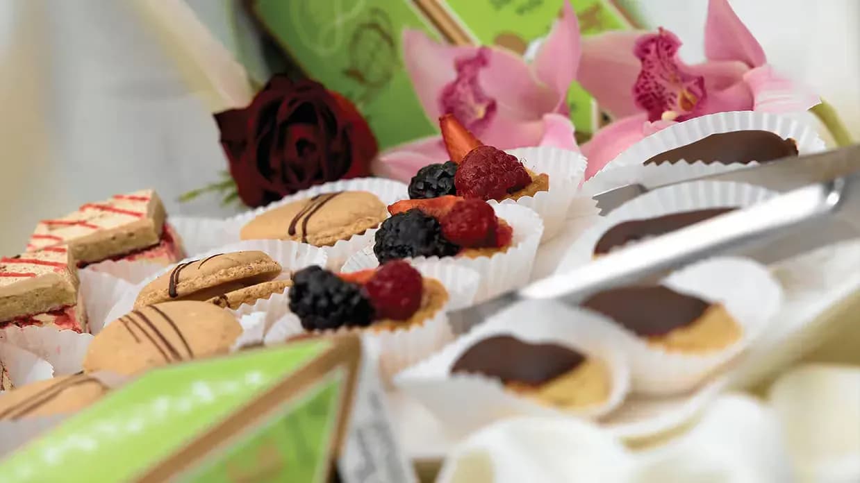Oceania Sirena afternoon tea - Nautica - Insignia