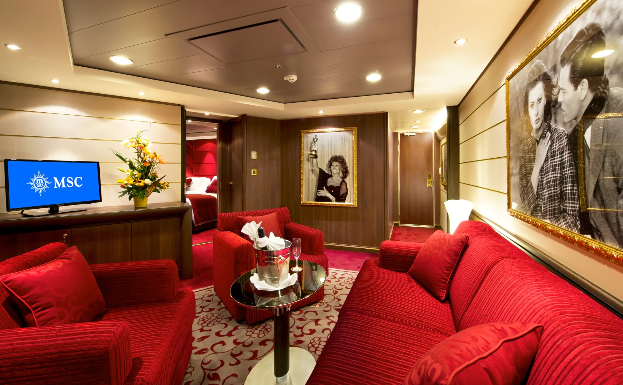 MSC DIVINA yatch club executive & family suite with balcony 