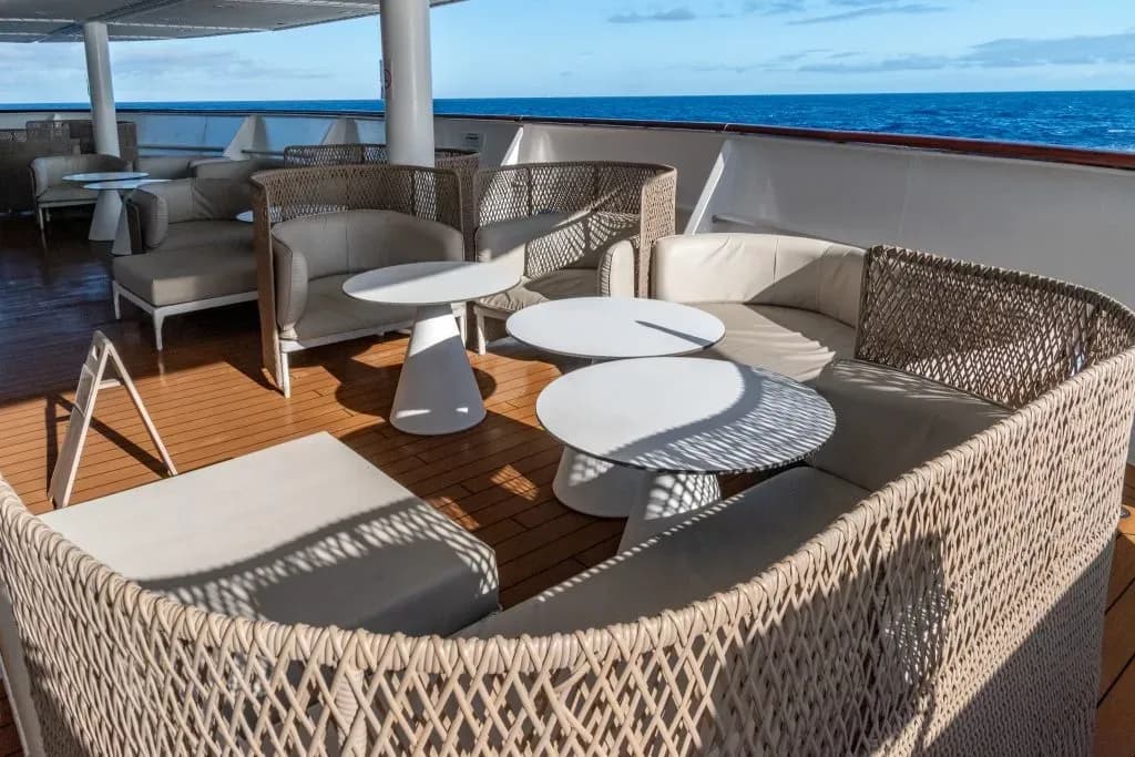 poPonant L'Austral Luxury Yacht lounge