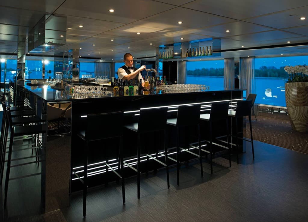 Emerald river cruise entertatinment