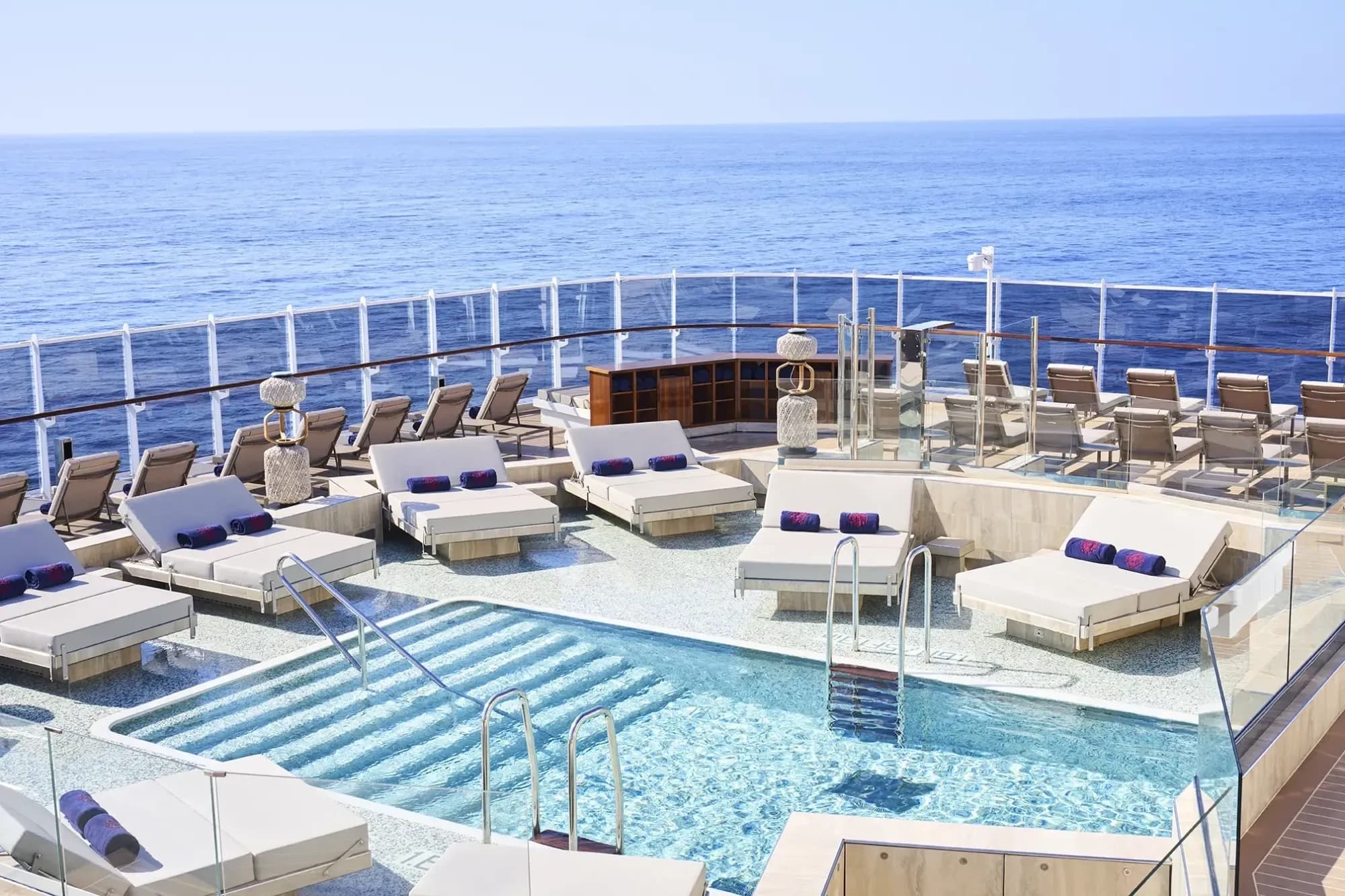 Explora 1 pool deck - Explora Journeys