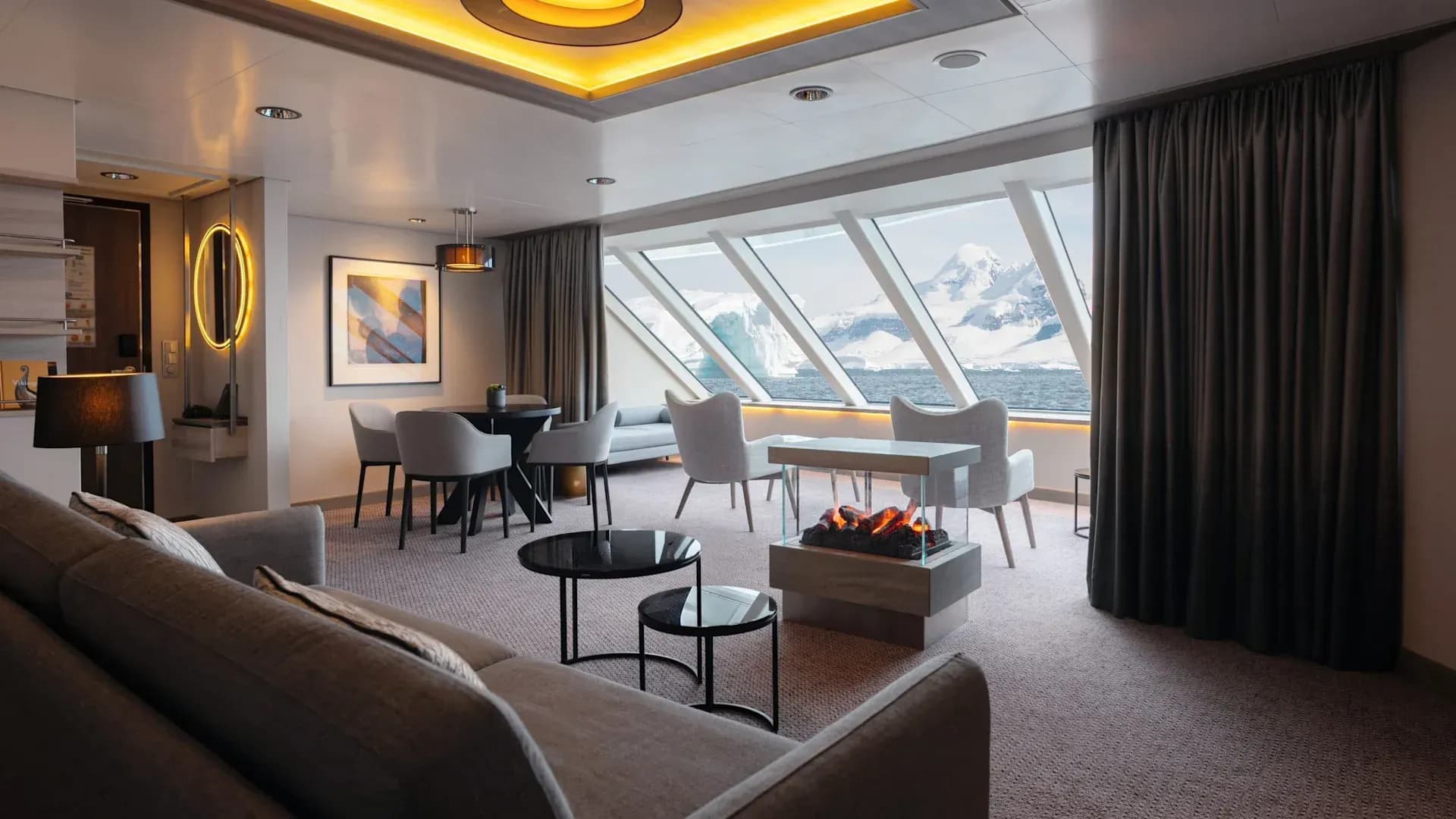 MS Roald Amundsen expedition suite - MA | XL Suite with balcony