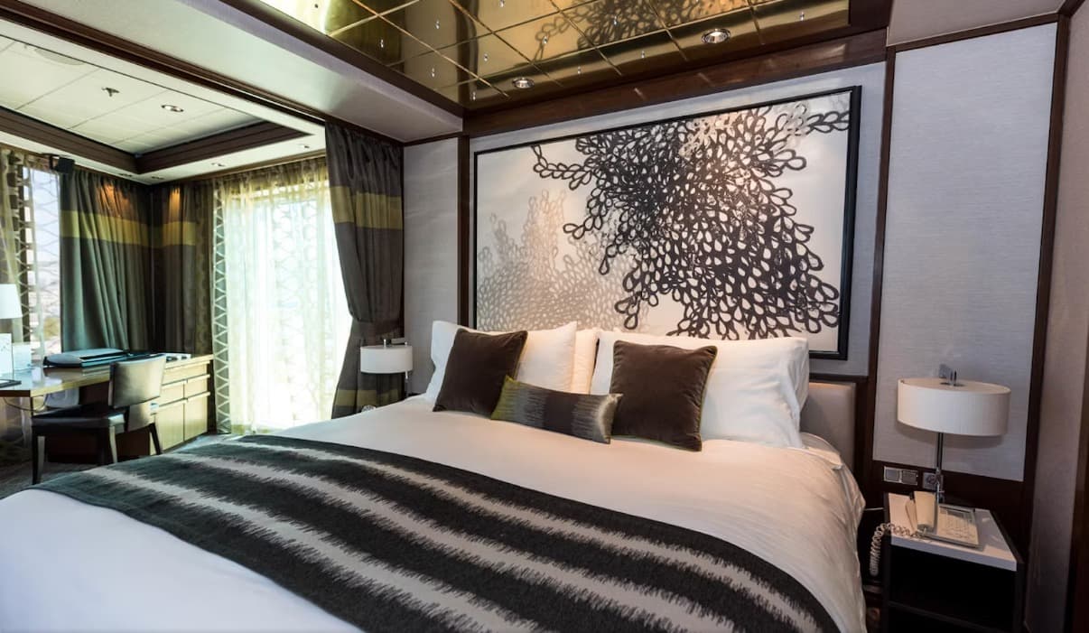 Norwegian Pearl Haven Deluxe Owner's Suite 