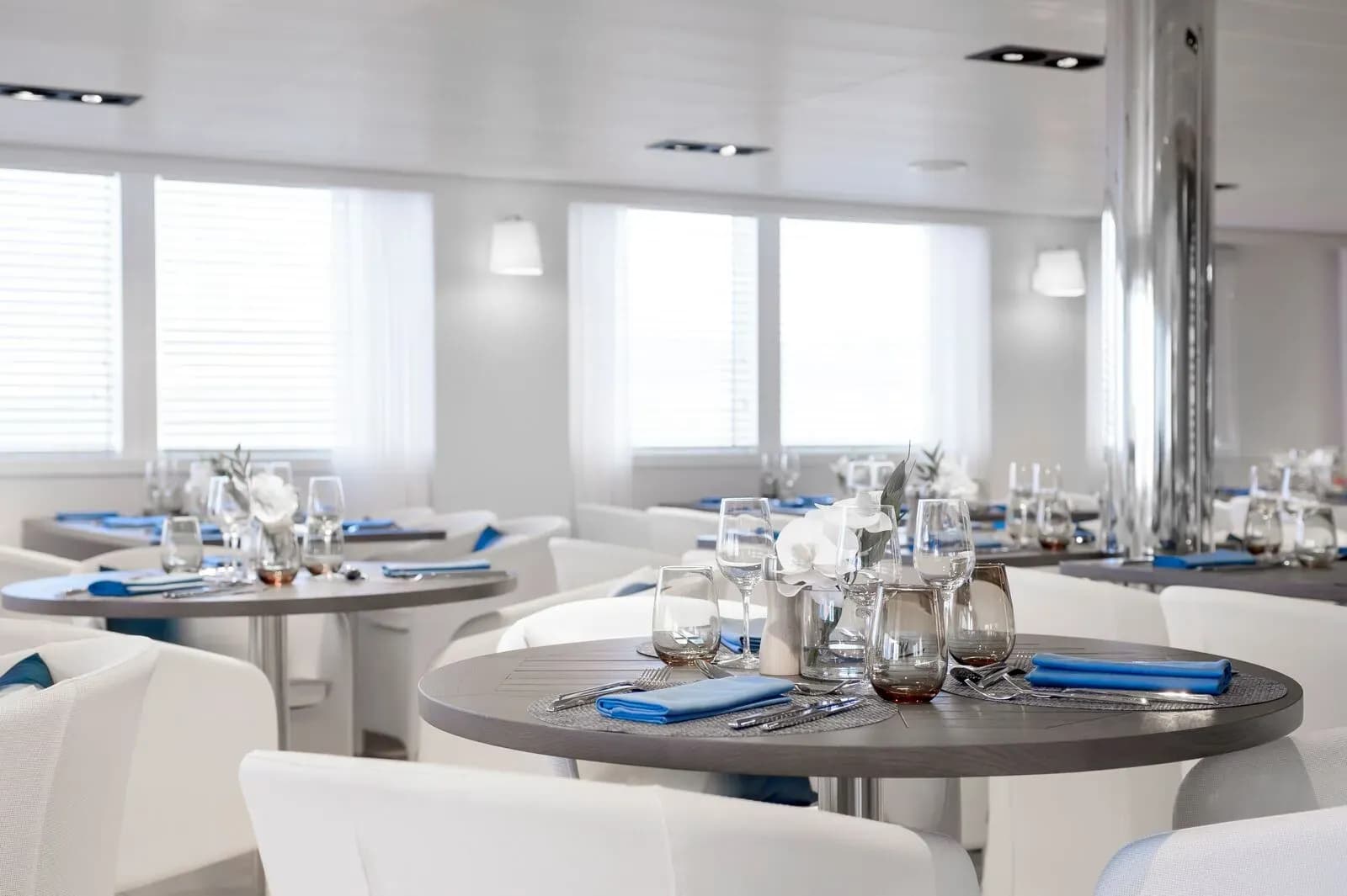 Ponant restaurant and dining