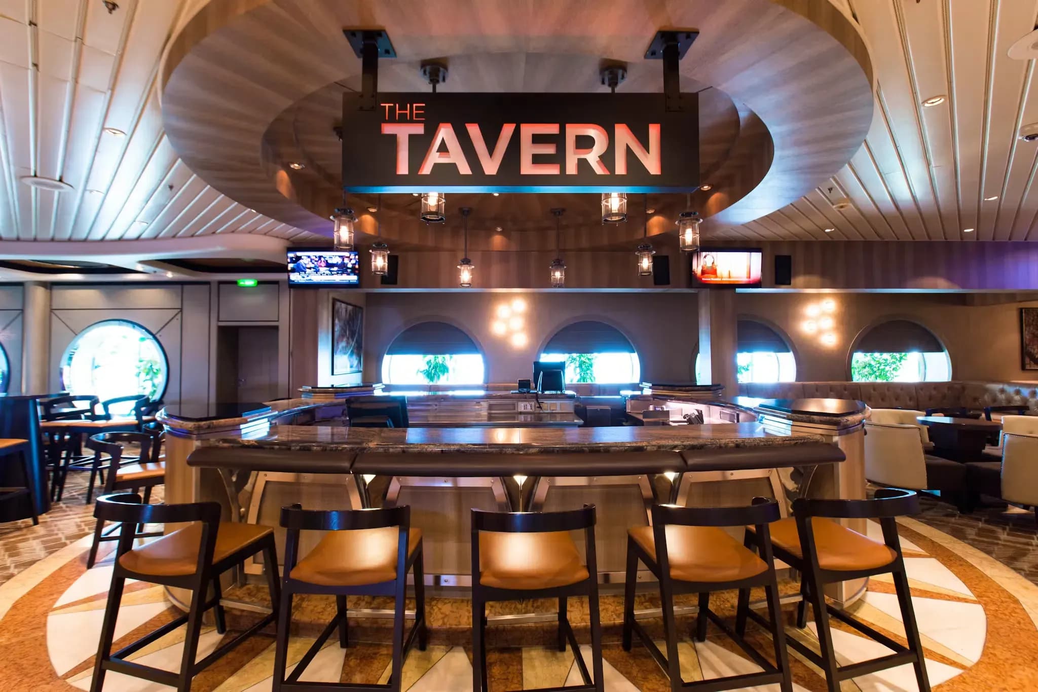 Explorer of the Seas, The Tavern bar