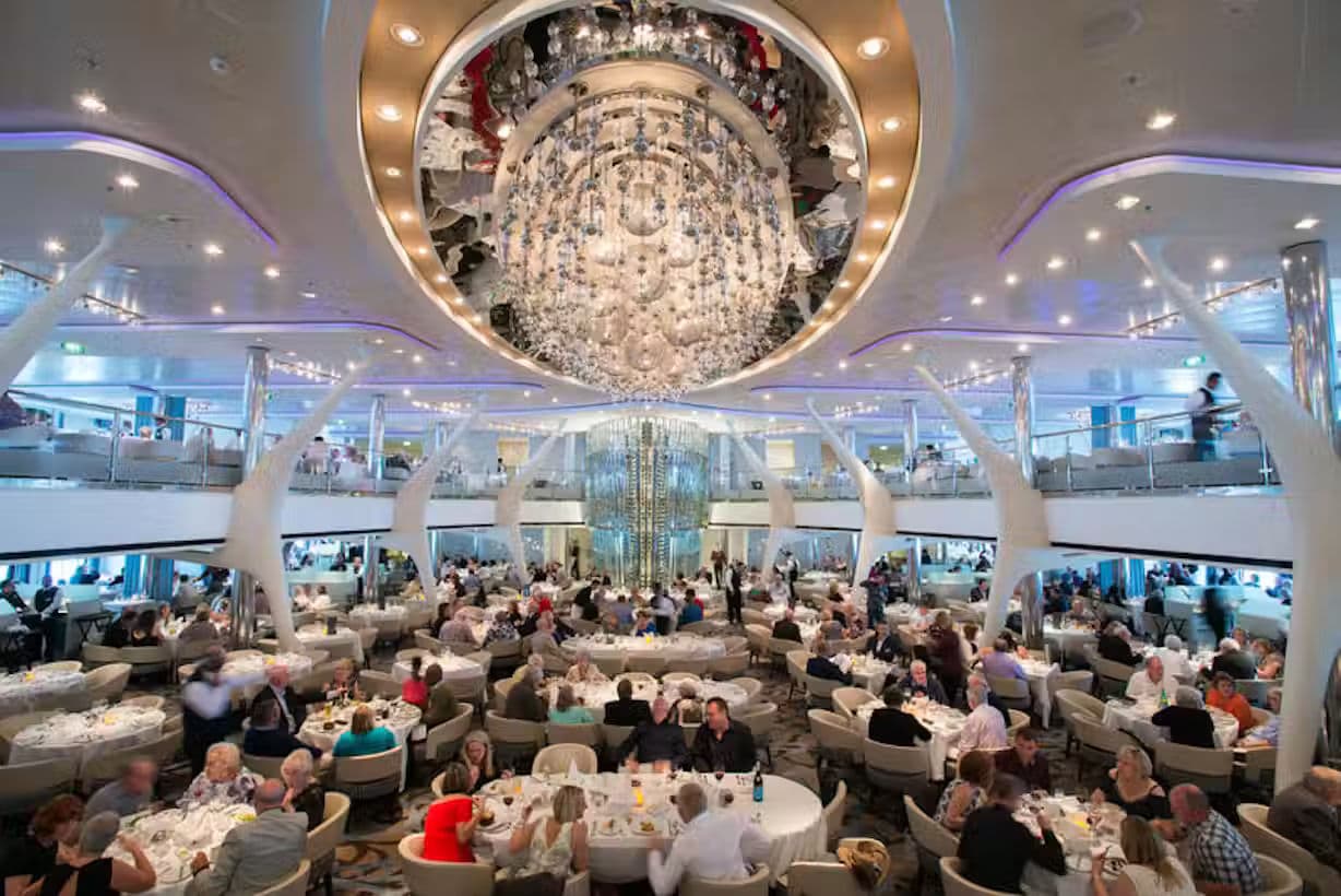 Diining Celebrity Eclipe 