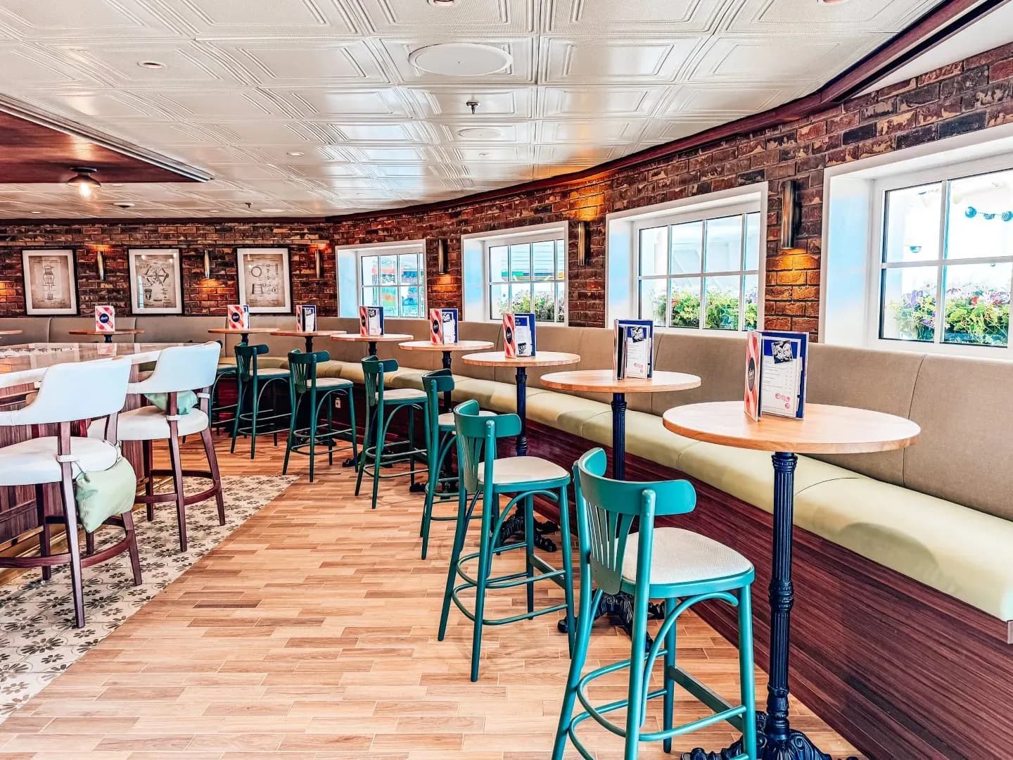 Royal Caribbean - Allure of the Seas, The Mason Jar
