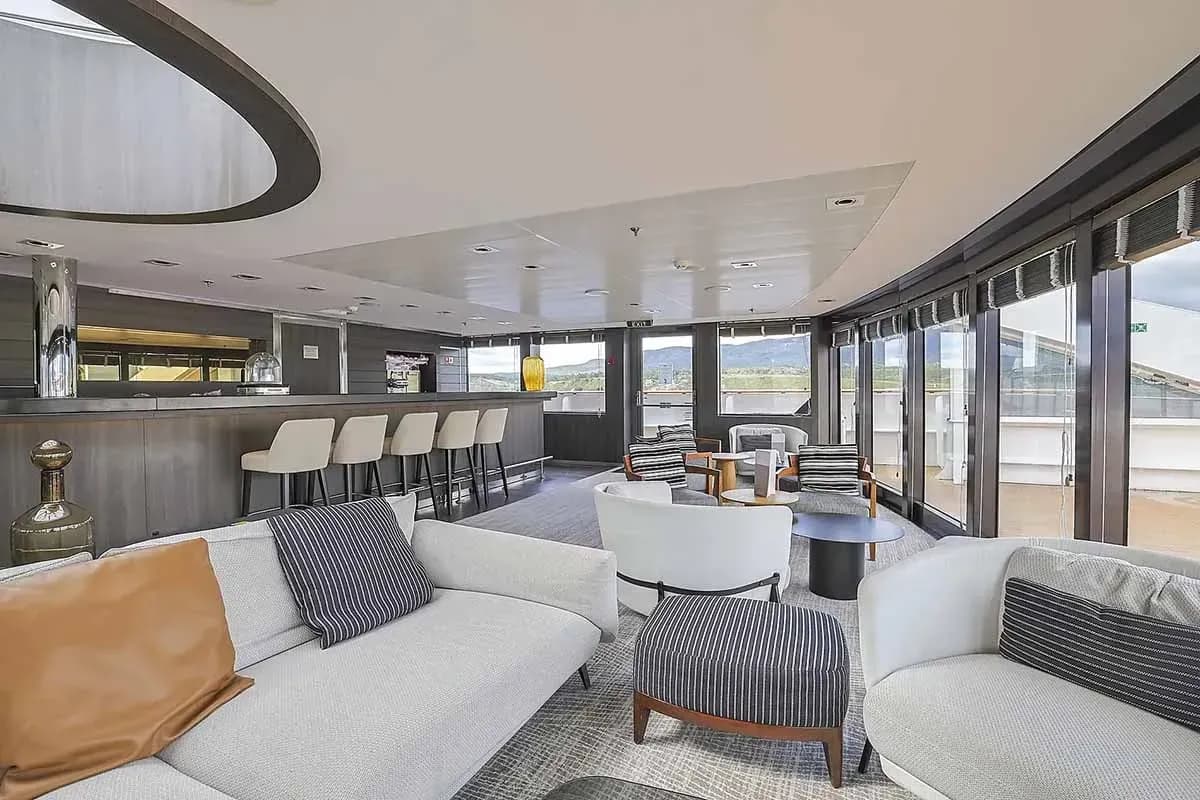 Ponant L'Austral Luxury Yacht lounge
