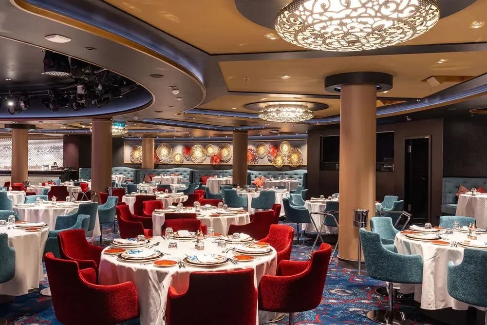 Aroya Cruises restaurants and dining