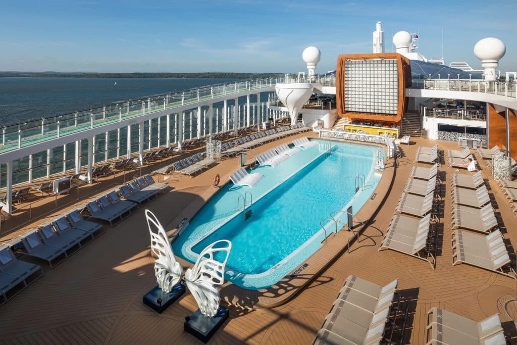 Celebrity Edge  Pool deck