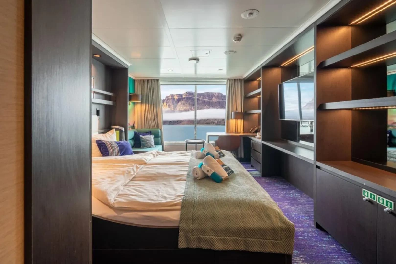 Oceanwide Expeditions - M/V Hondius, Juniour Suite 