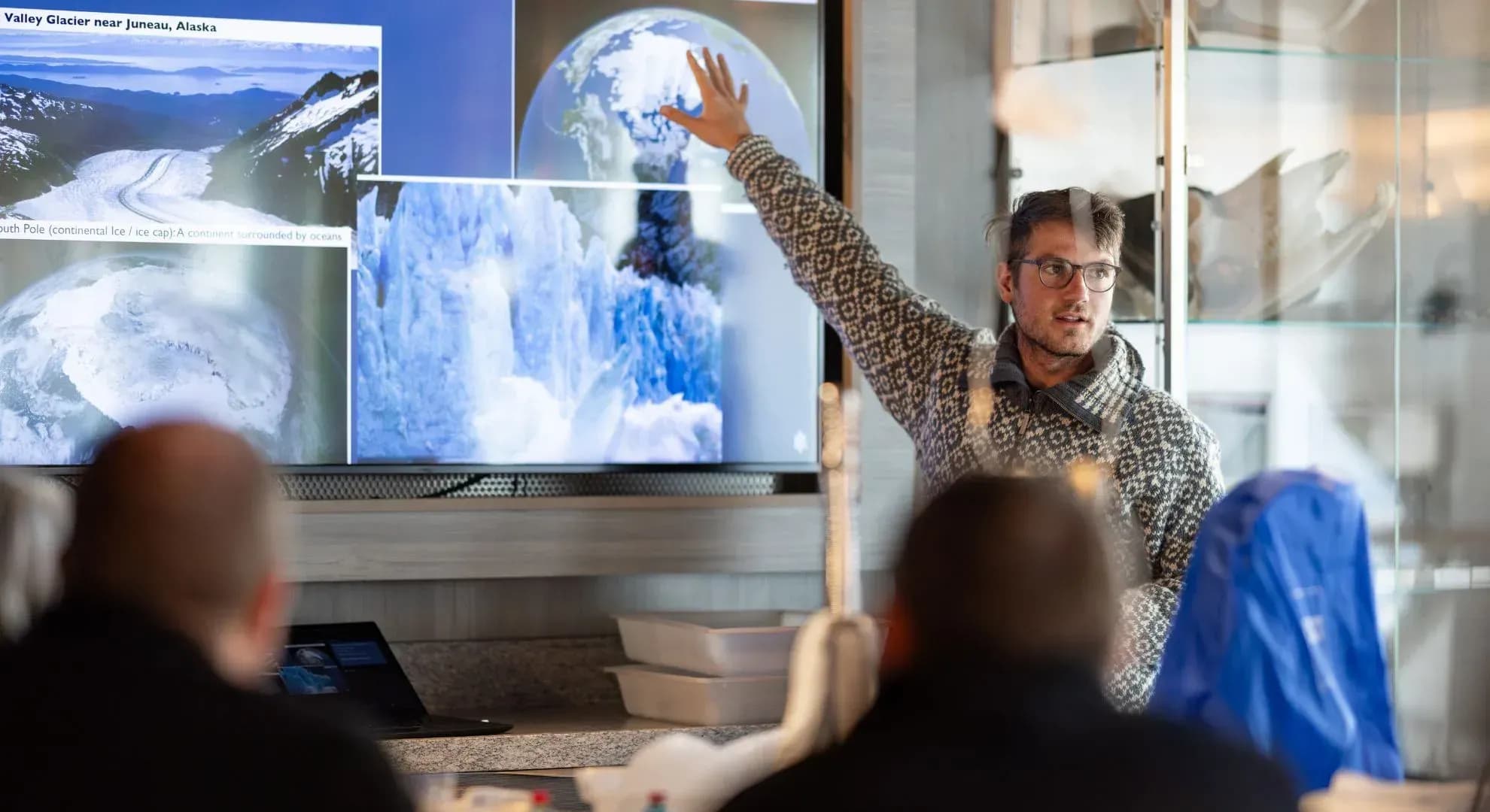MS Roald Amundsen cruise expert lecture