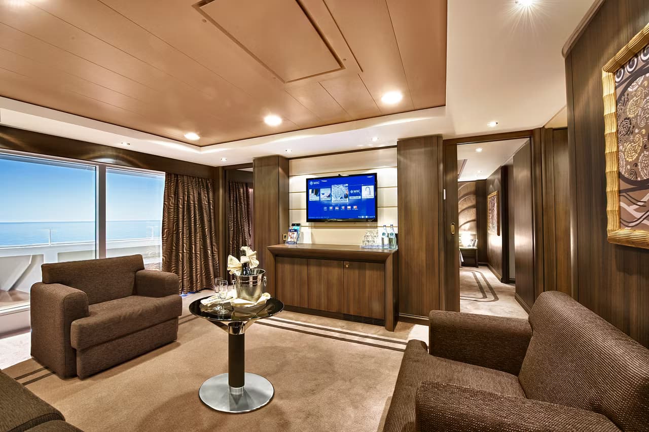 MSC divina Cabins - MSC Yacht Club Executive & Family Suite