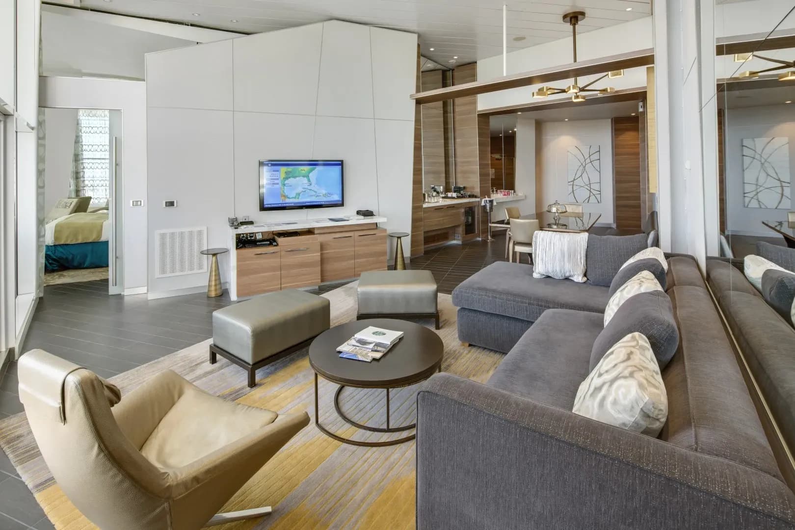 Royal Caribbean - Oasis of the Seas, Owner’s Panoramic Suite - 1 bedroom