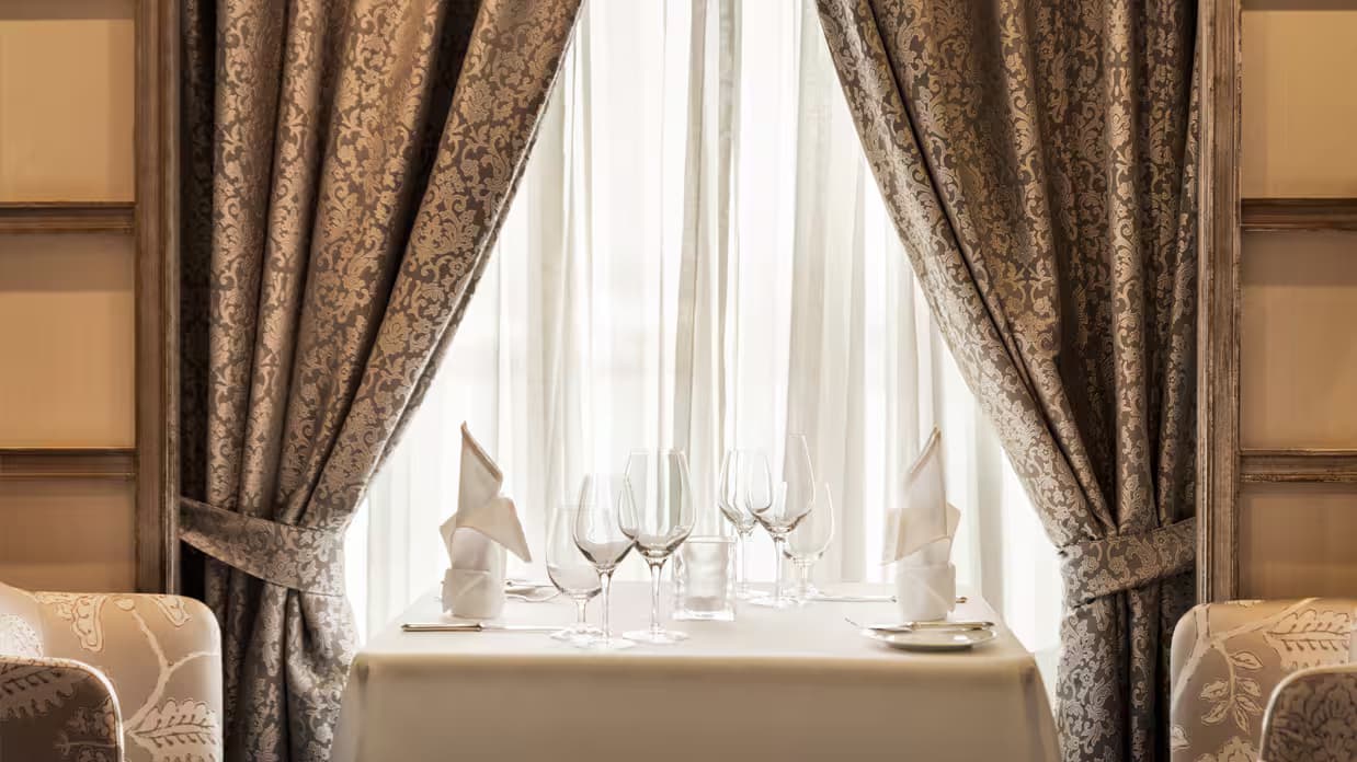 Oceania Marina restaurant - Oceania Cruises booking from Dubai