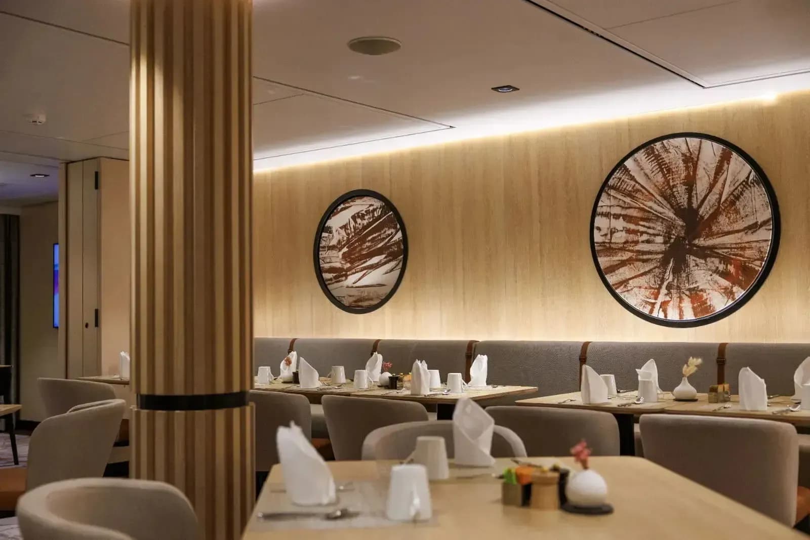 Swan Hellenic luxury cruise expedition Ship Dining and restaurants