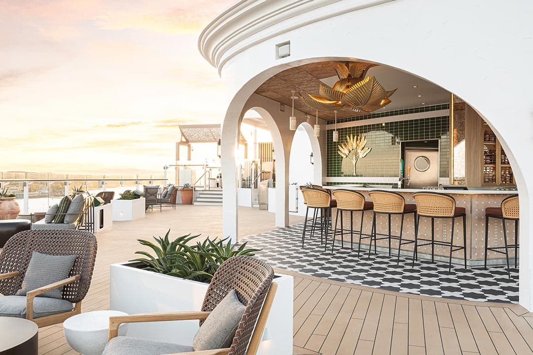 Celebrity ascent roof top