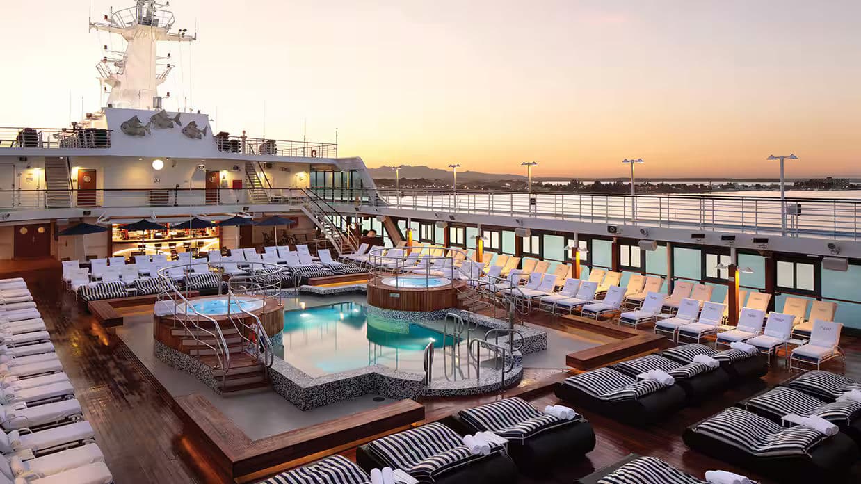 Pool-Deck-Oceania Sirena