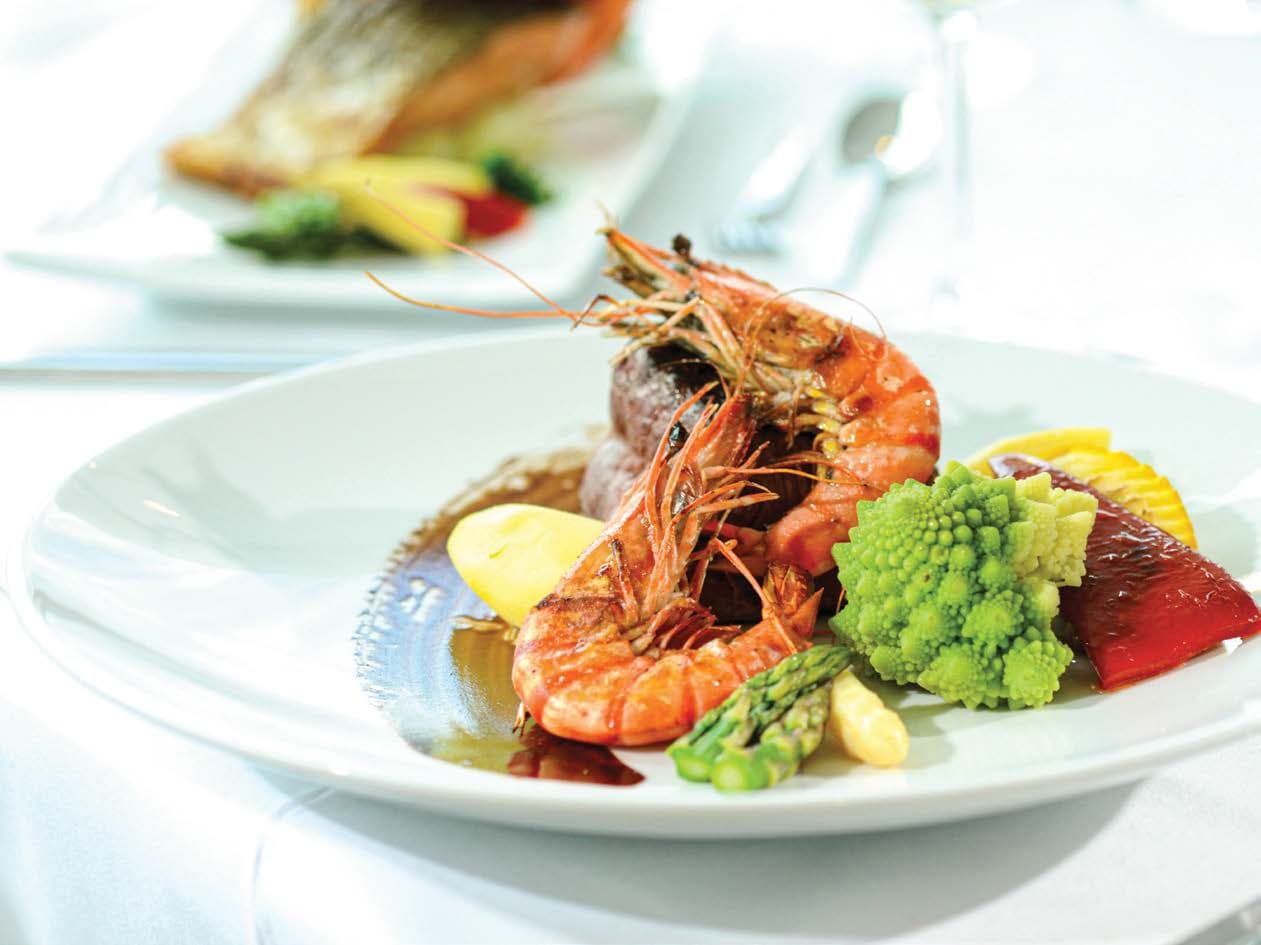 Emerald River cruise dining