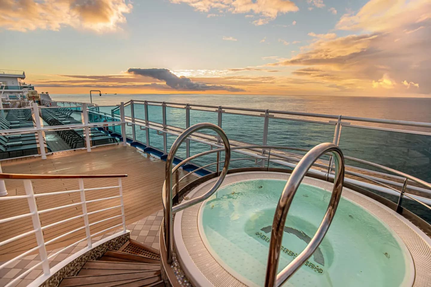 discovery princess cruise ship pool