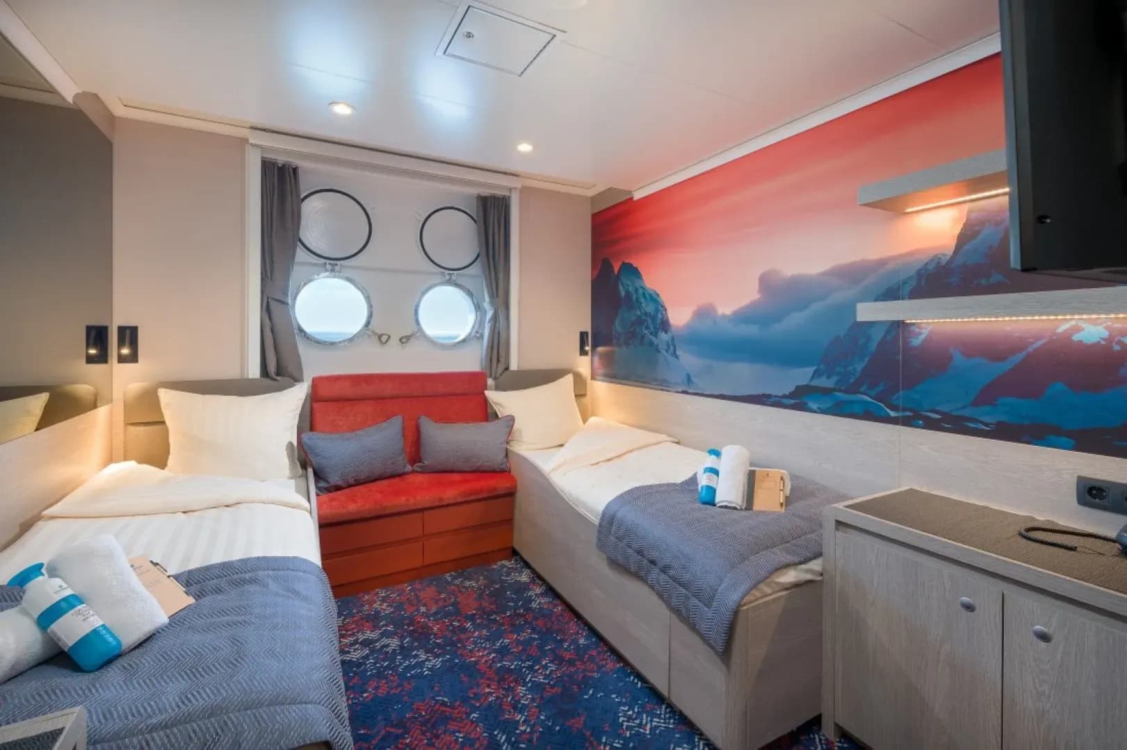 Oceanwide Expeditions - M/V Hondius, Twin Porthole