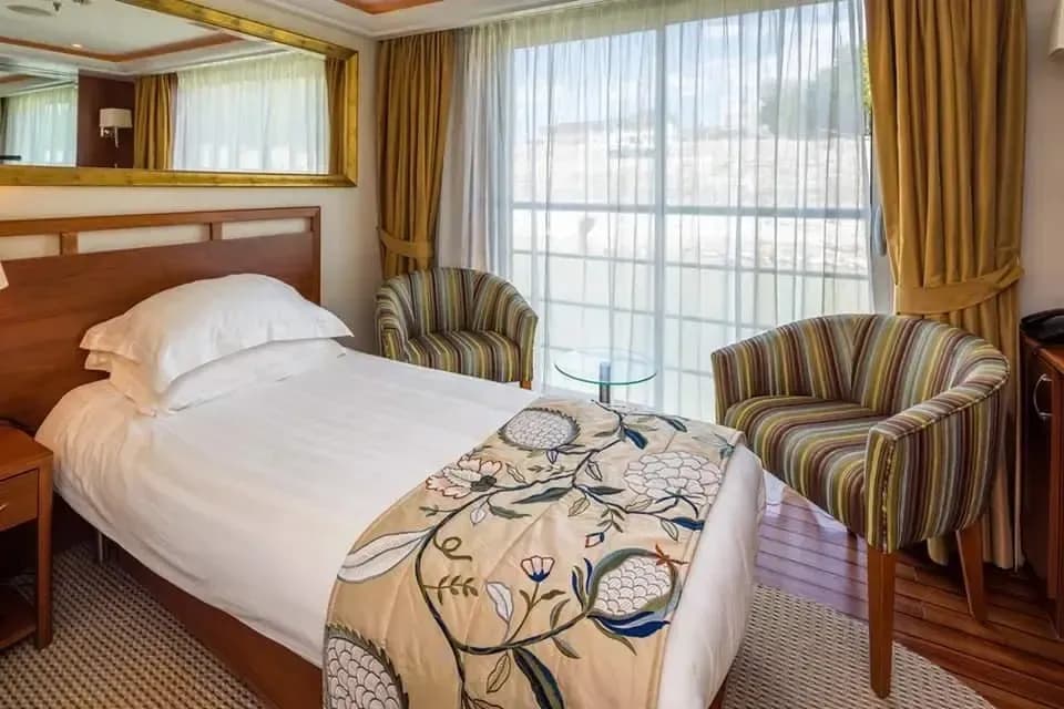 Amawaterways Amadante - S Violin Deck Suite French Balcony