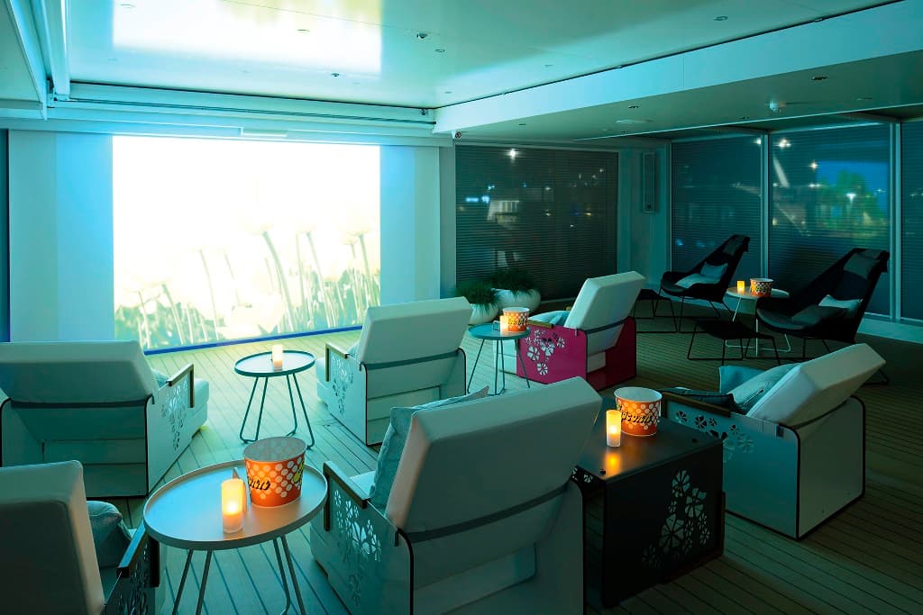 Emerald River Cruise ship facilities