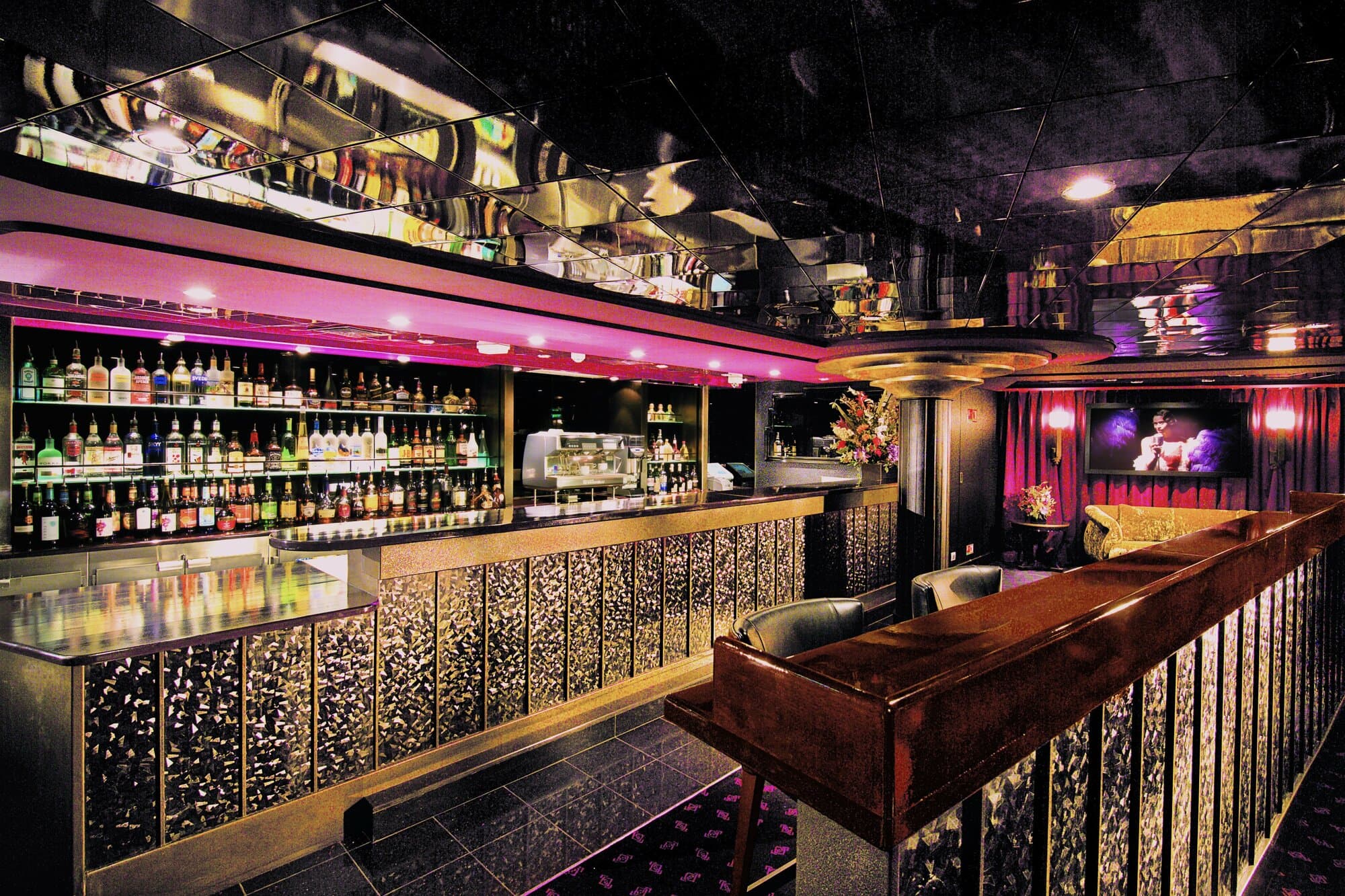 Norwegian Epic Epic Theatre Bar