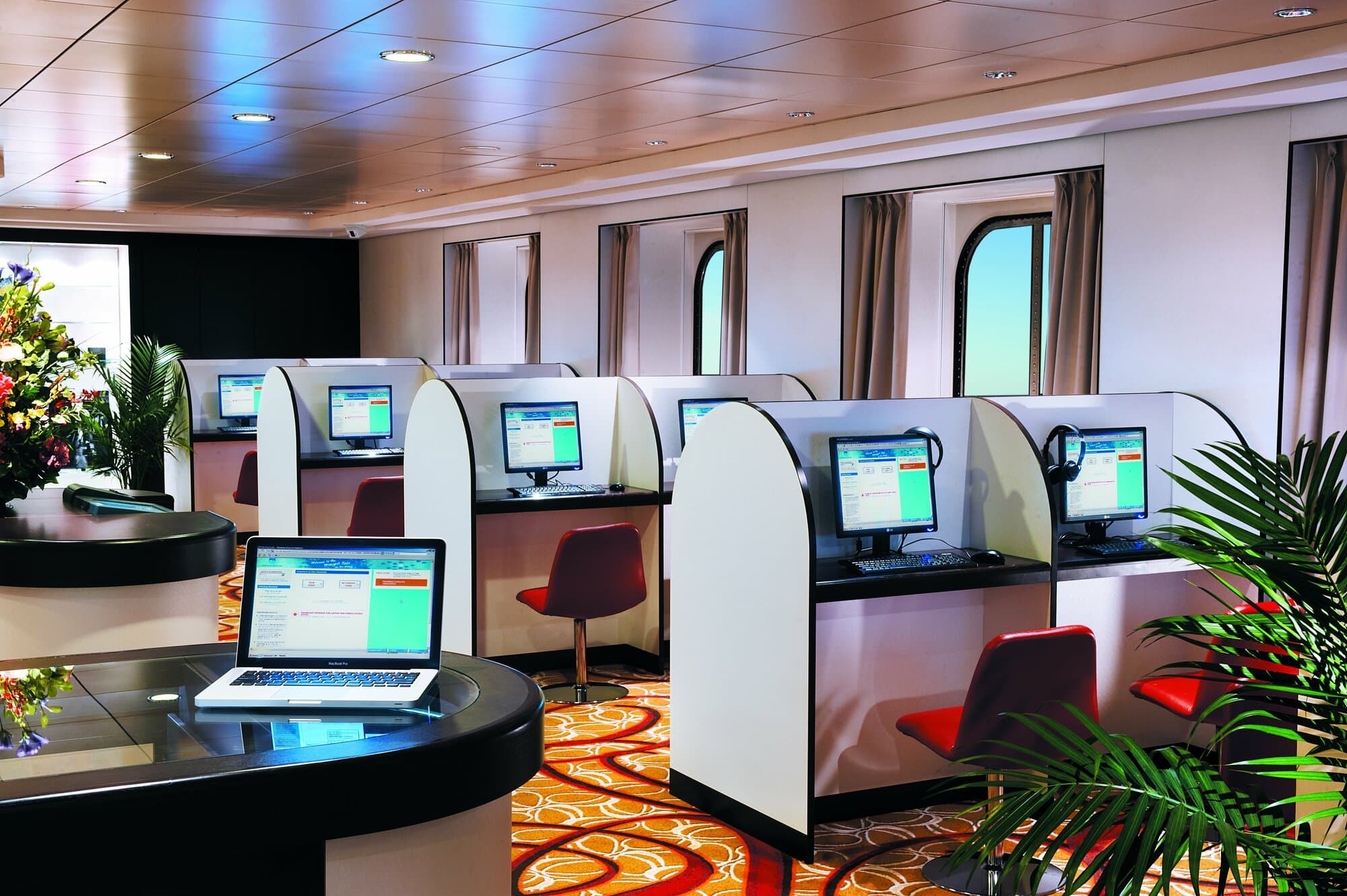 Norwegian Epic i-Connect Internet Café
