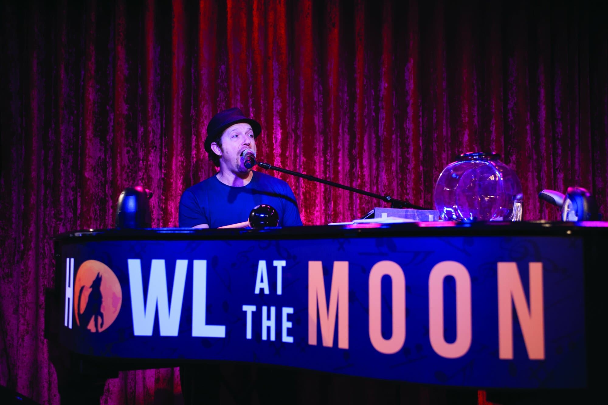 Norwegian Escape Howl at the Moon