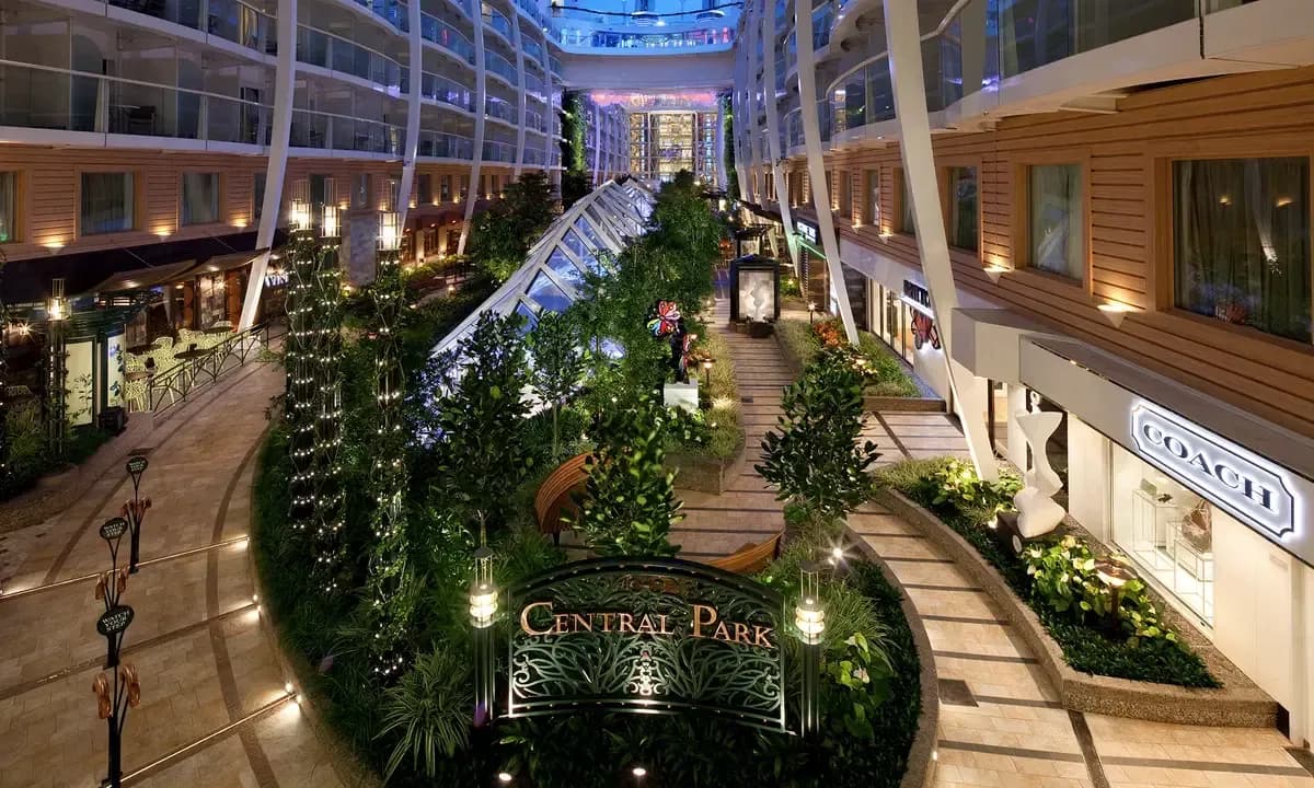 Royal Caribbean - Allure of the Seas, open-air Central Park