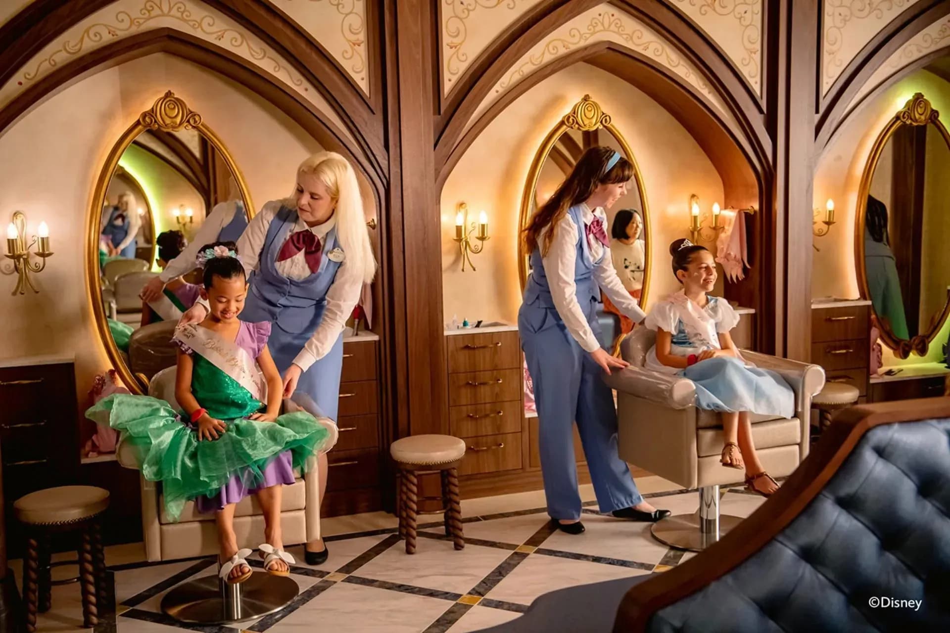 disney-adventure-cruise-attractions-bibbidi-bobbidi-boutique