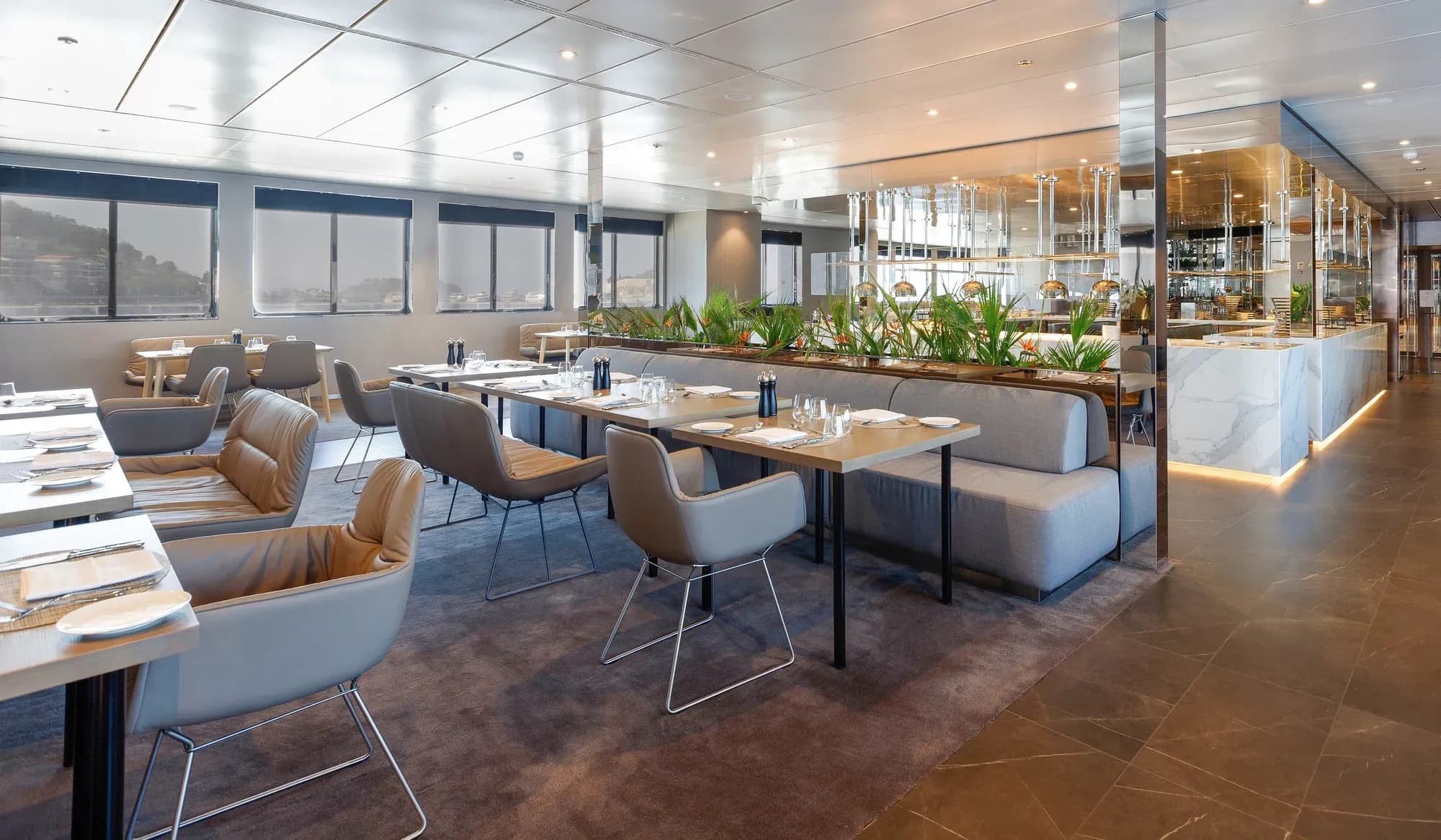 Emerald Azzurra, Dining, La Cucina Dining restaurant buffet