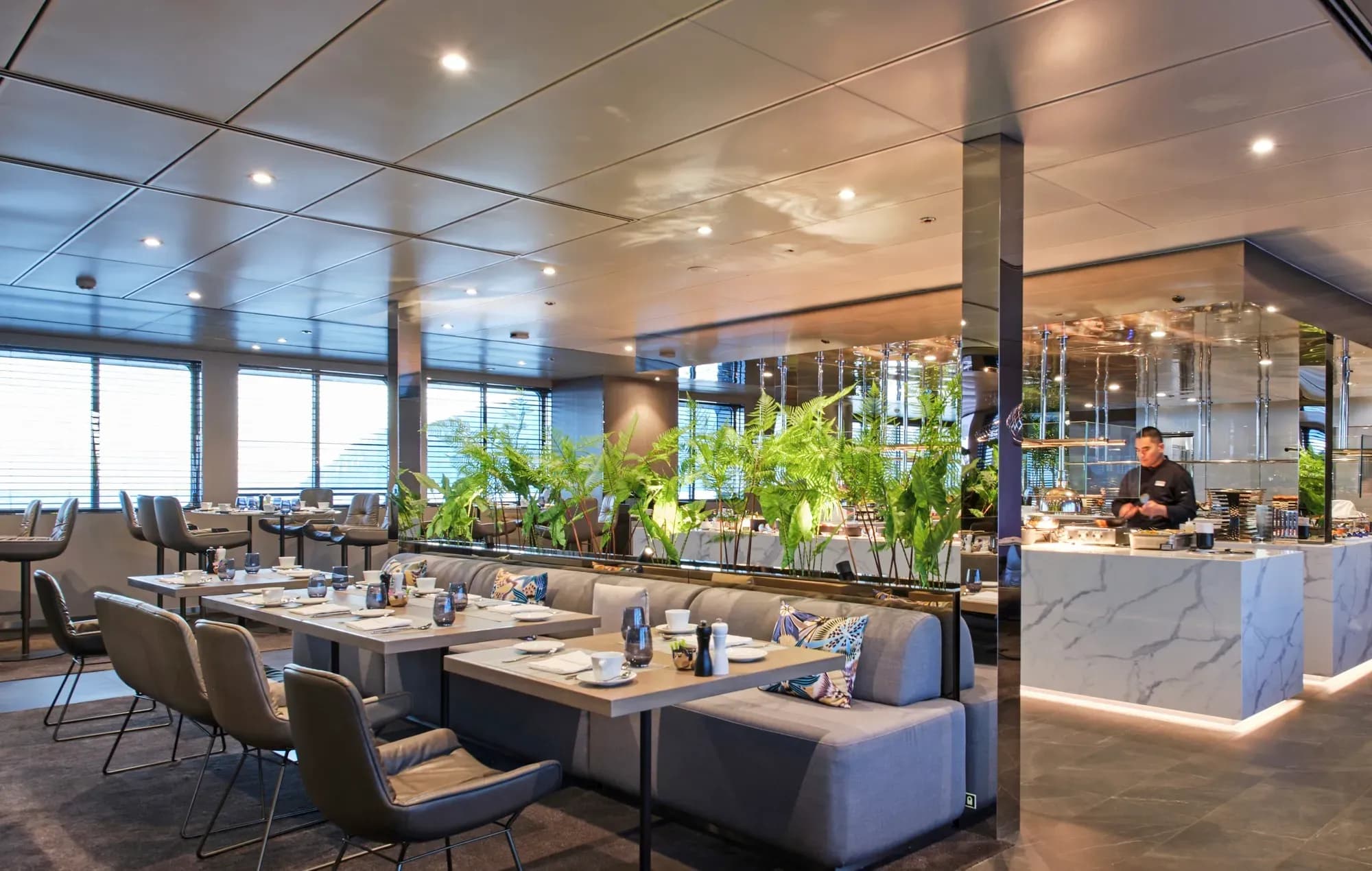 Emerald Azzurra, Dining, La Cucina Dining restaurant buffet