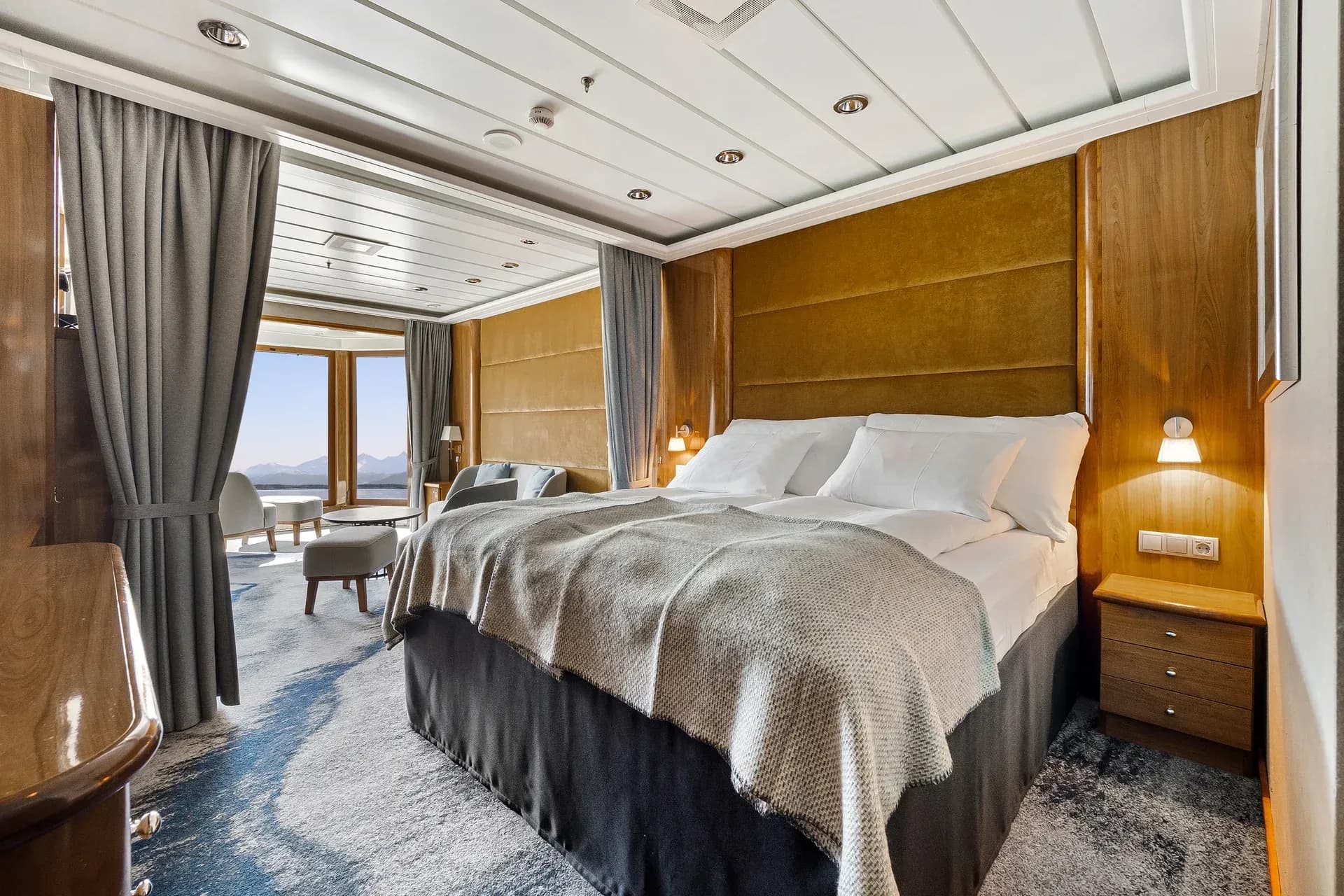 Hurtigruten MS Trollfjord grand suite