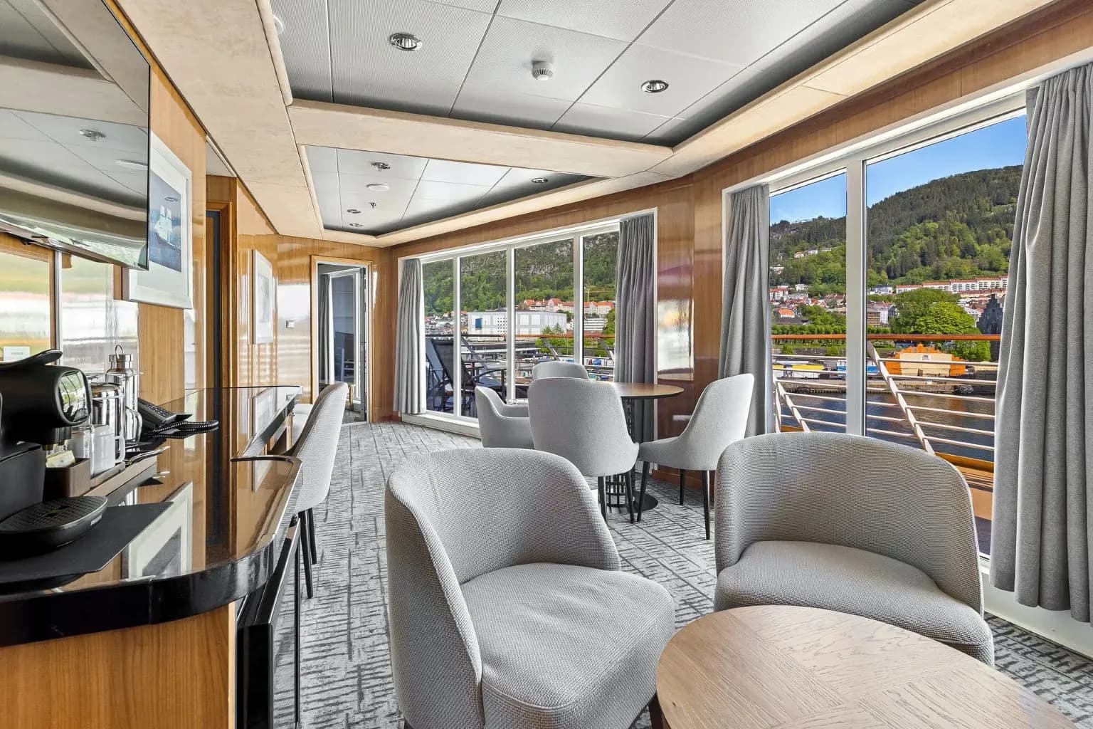 Hurtigruten MS Trollfjord owner's Suite