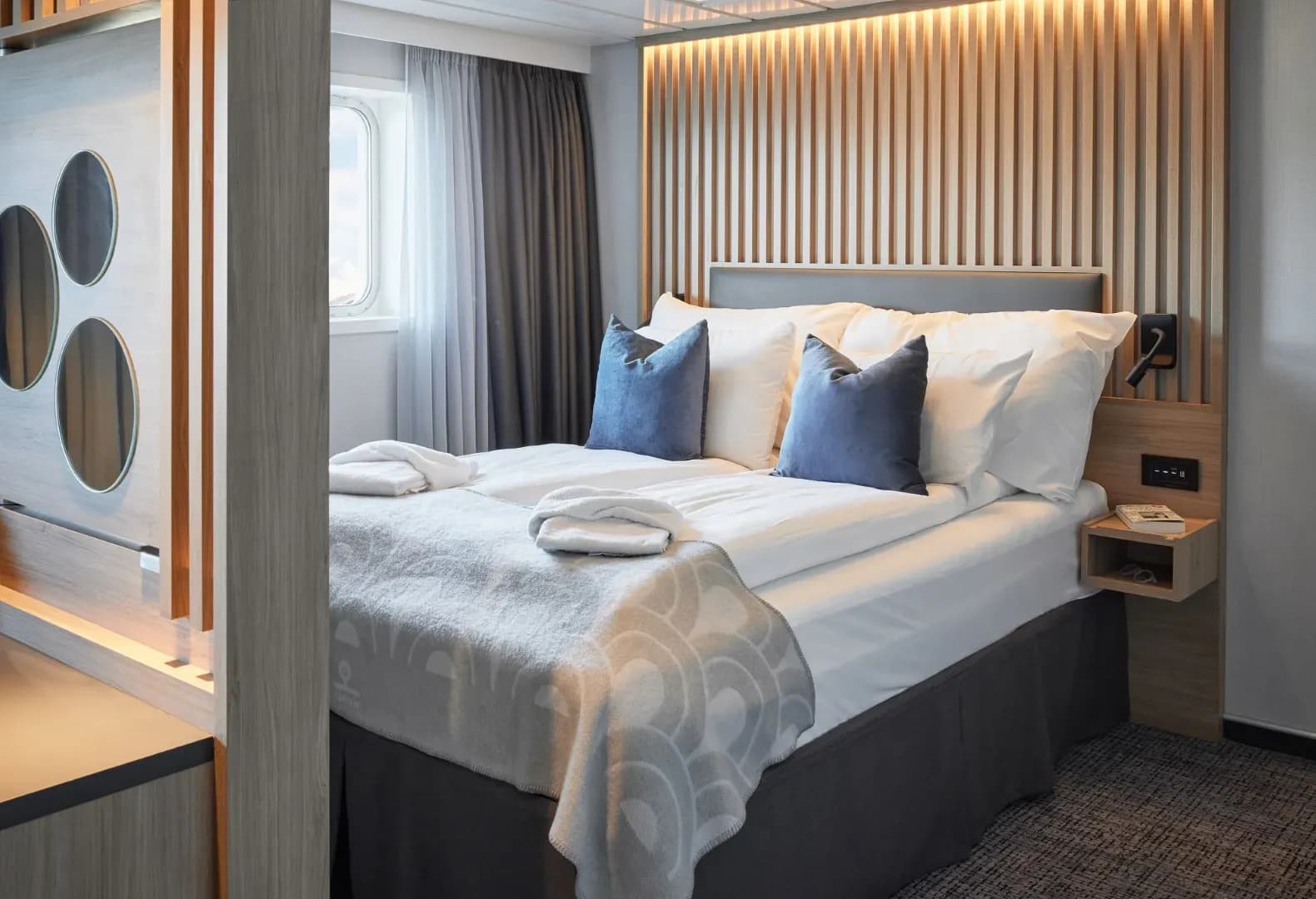Havila Voyages, Havila Capella, Seaview Deluxe