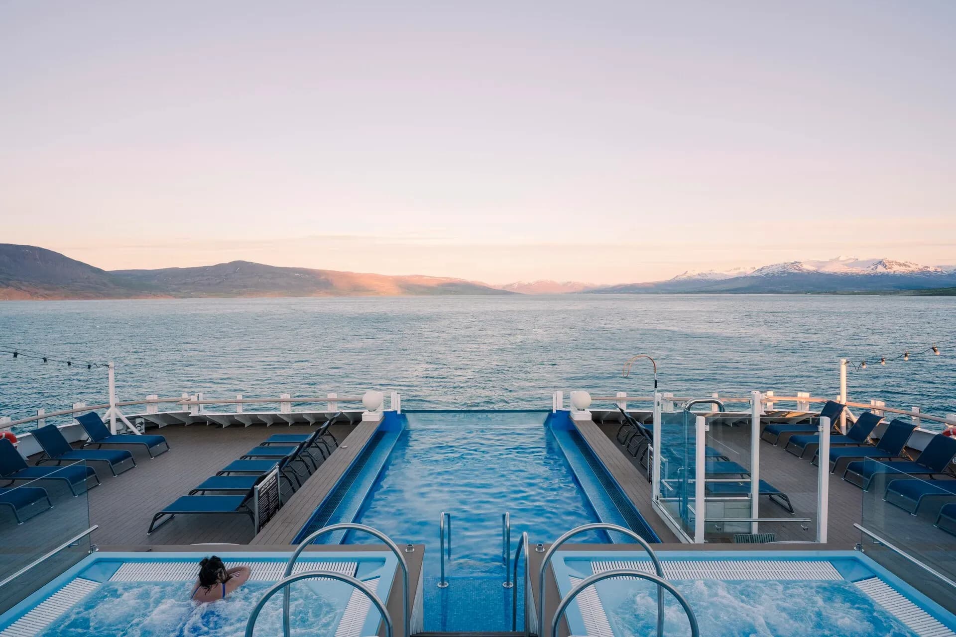 MS Roald Amundsen cruise ship facilities and pool
