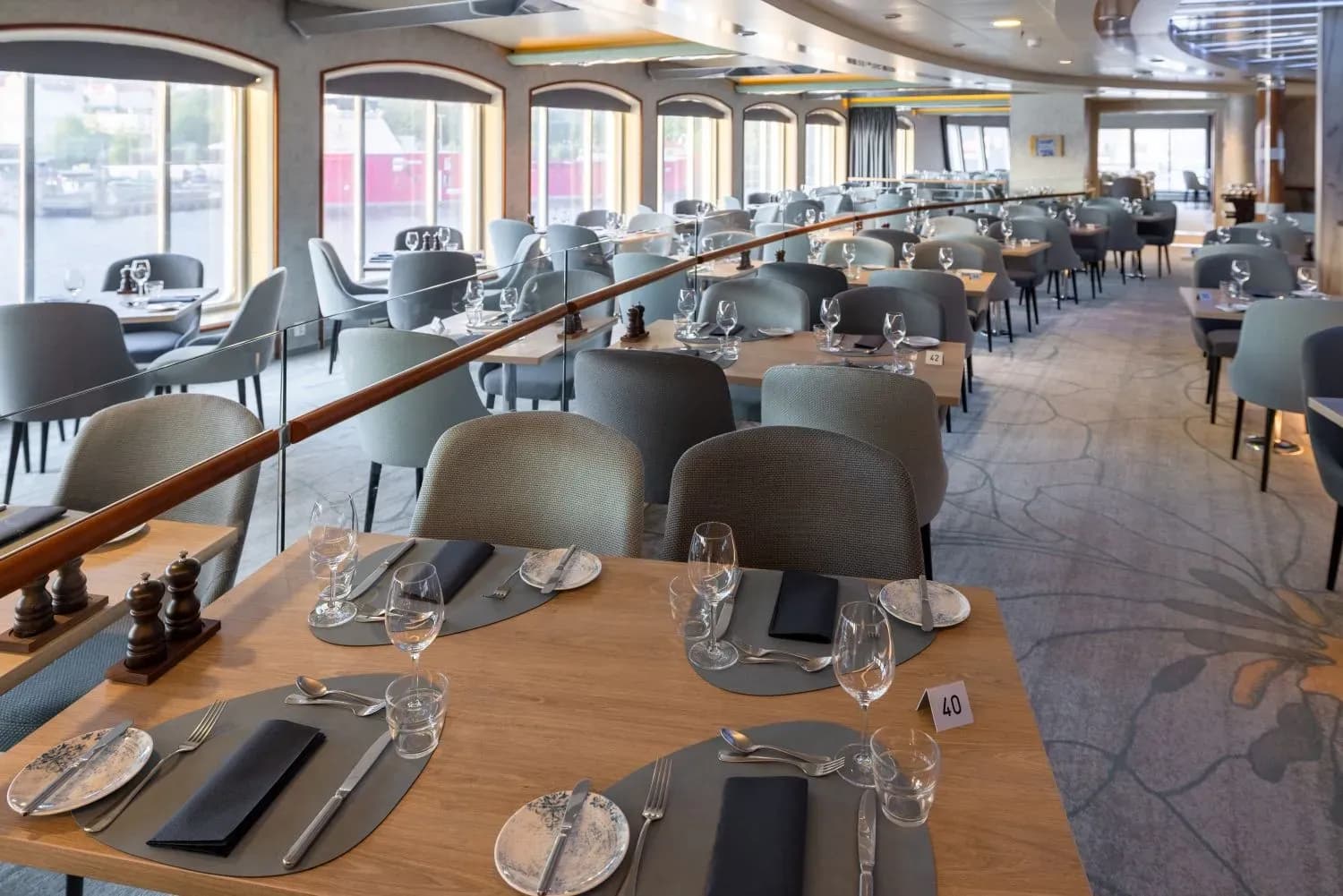 Hurtigruten MS Trollfjord restaurant and dining