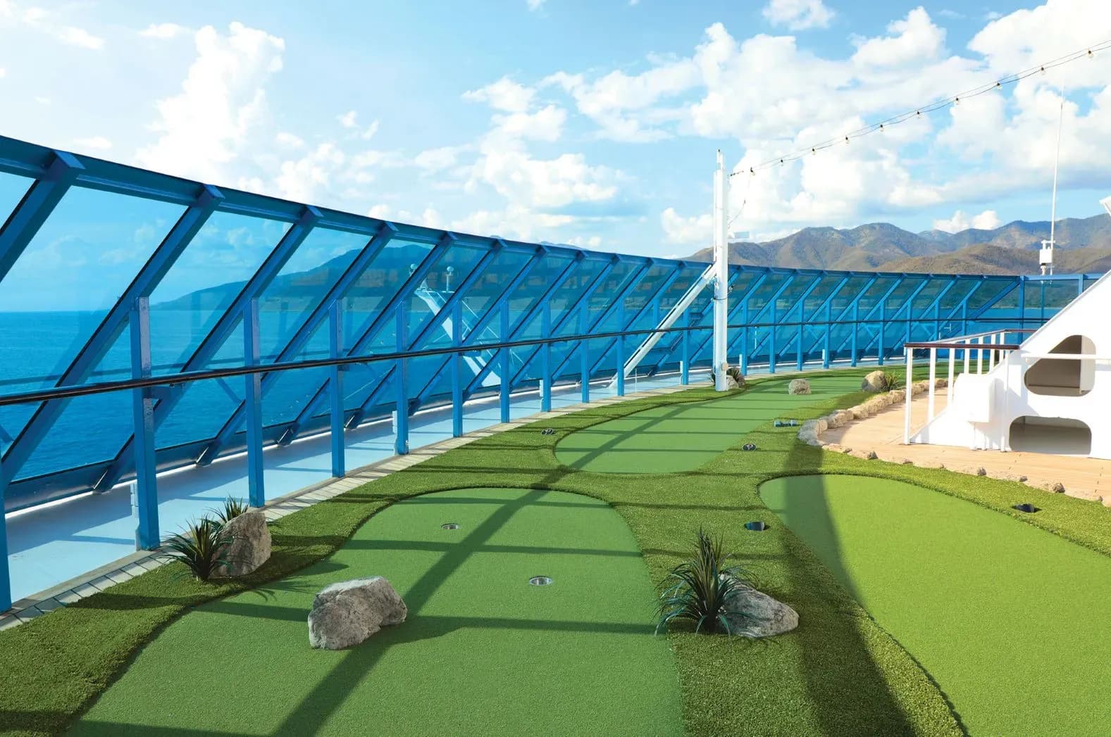 oceania sirena cruise Onboard golf activities - Nautica insignia