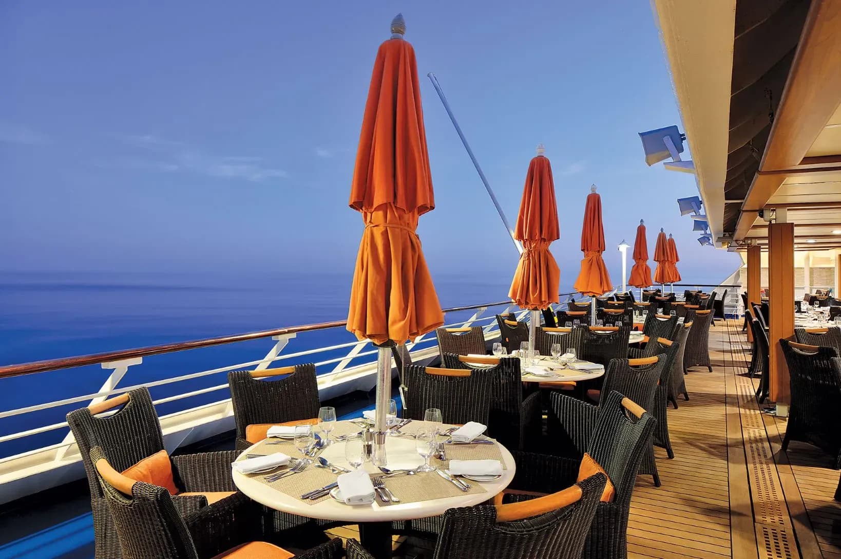 Oceania Sirena restaurant - Nautica - Insignia
