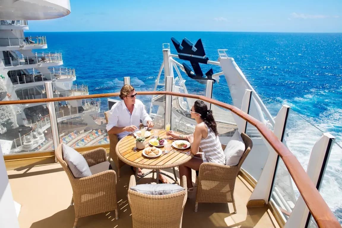 Royal Caribbean - Oasis of the Seas, Spacious AquaTheatre Suite - 1 bedroom