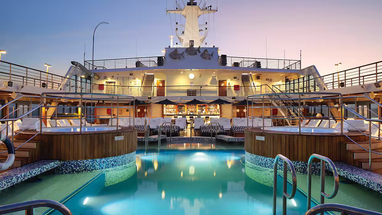 Oceania Cruises pool